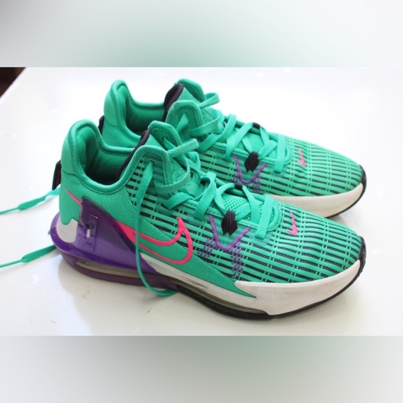 Nike LeBron Witness 6  shoes main image 4